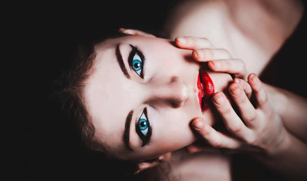 maquillage yeux bleus